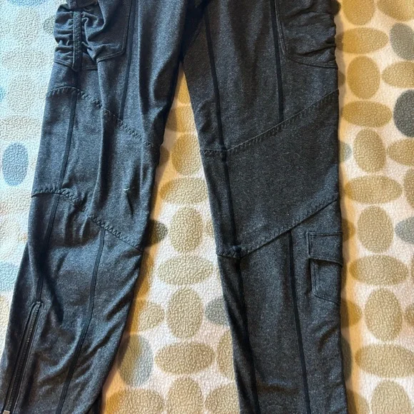 Lululemon Scenic Route Women's Gray Cargo Leggings Size 8 25" - Picture 5 of 8